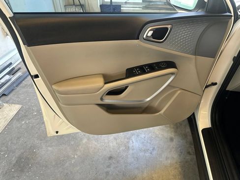 Used 2023 Kia Soul LX FWD image 8