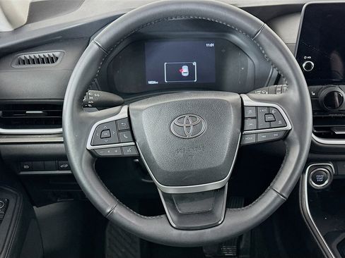 Used 2025 Toyota Grand Highlander AWD image 18