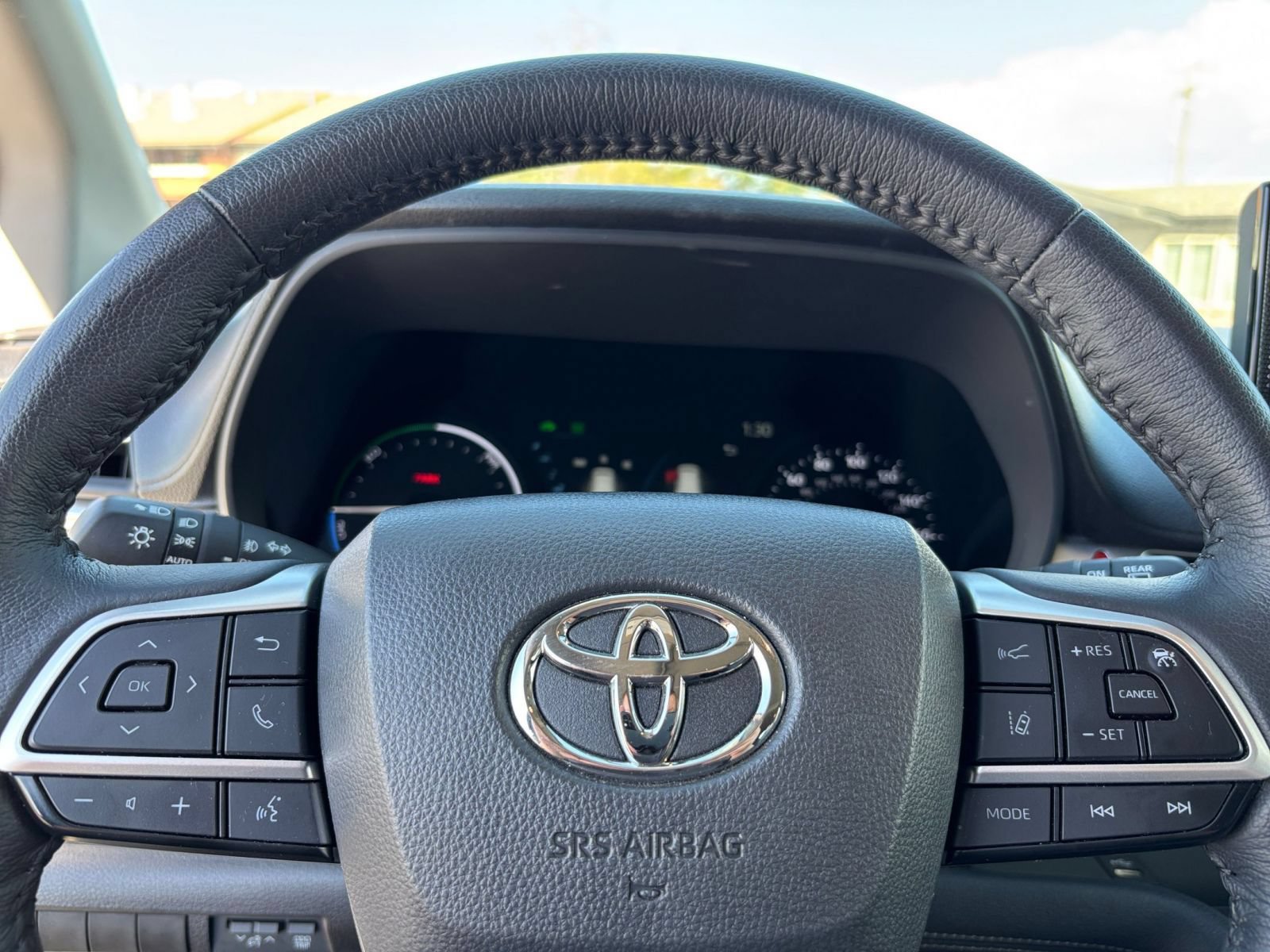 Used 2025 Toyota Sienna XLE FWD image 28