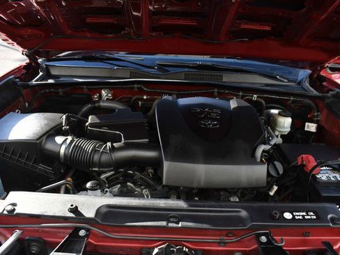 Used 2016 Toyota Tacoma TRD Sport image 29