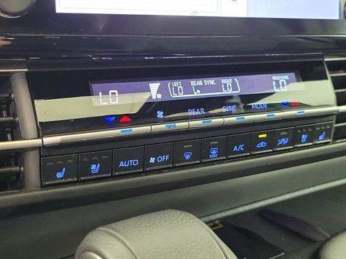 Used 2023 Toyota Sienna XSE FWD image 29