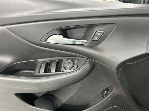 Used 2018 Chevrolet Volt LT w/ LT Driver Confidence Package FWD image 11