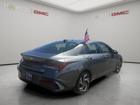 Used 2024 Hyundai Elantra Limited FWD image 3