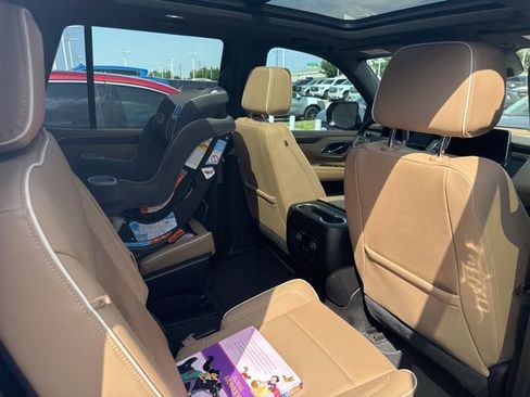 Used 2023 Chevrolet Tahoe Premier w/ Premium Package RWD image 10