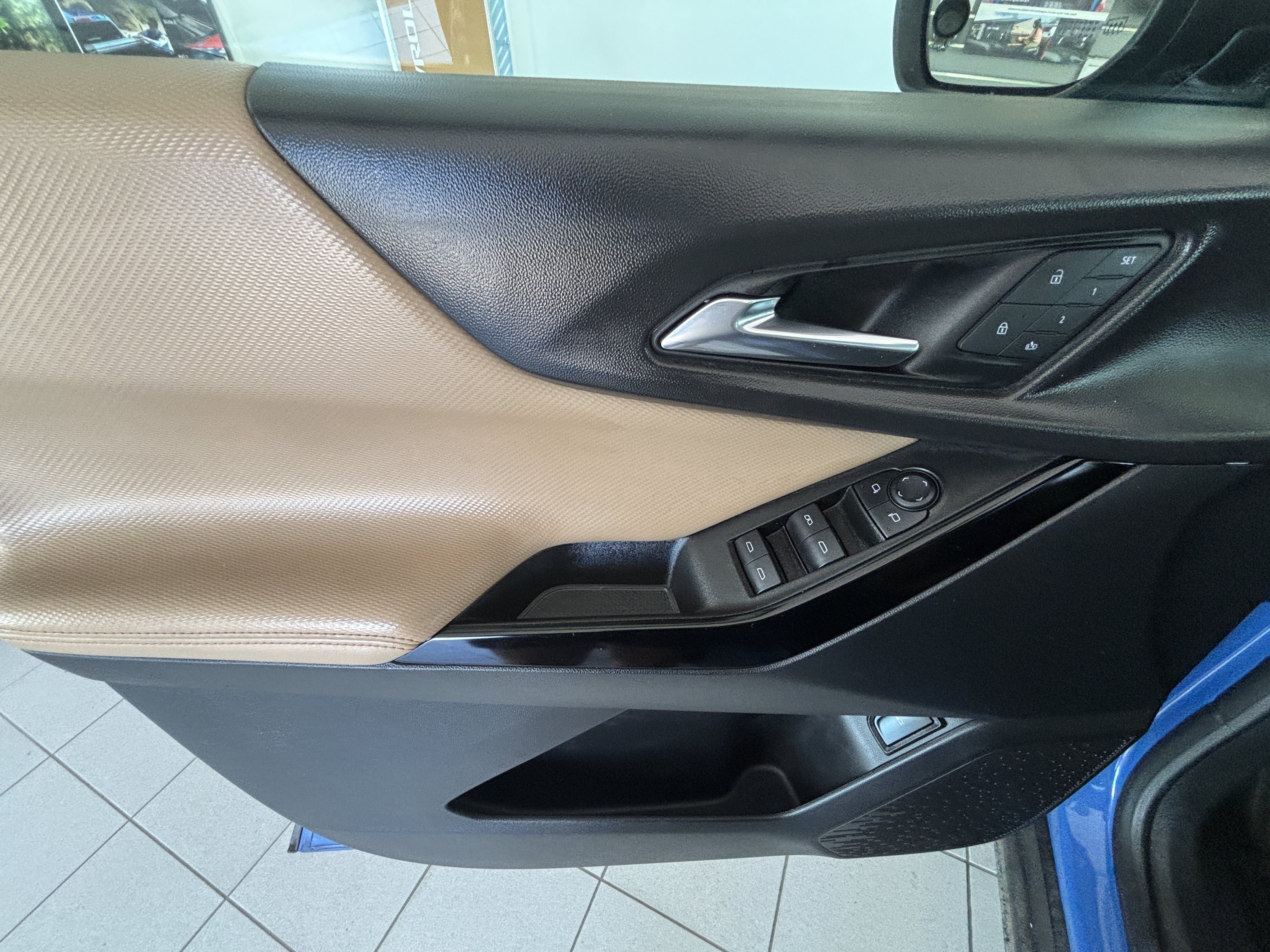Used 2025 Chevrolet Equinox ACTIV w/ Safety and Technology Package AWD/4WD image 10