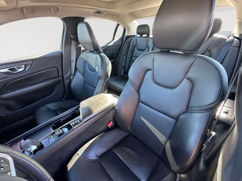 Used 2022 Volvo S60 B5 Momentum w/ Premium Package image 24