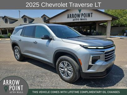 Used 2025 Chevrolet Traverse LT