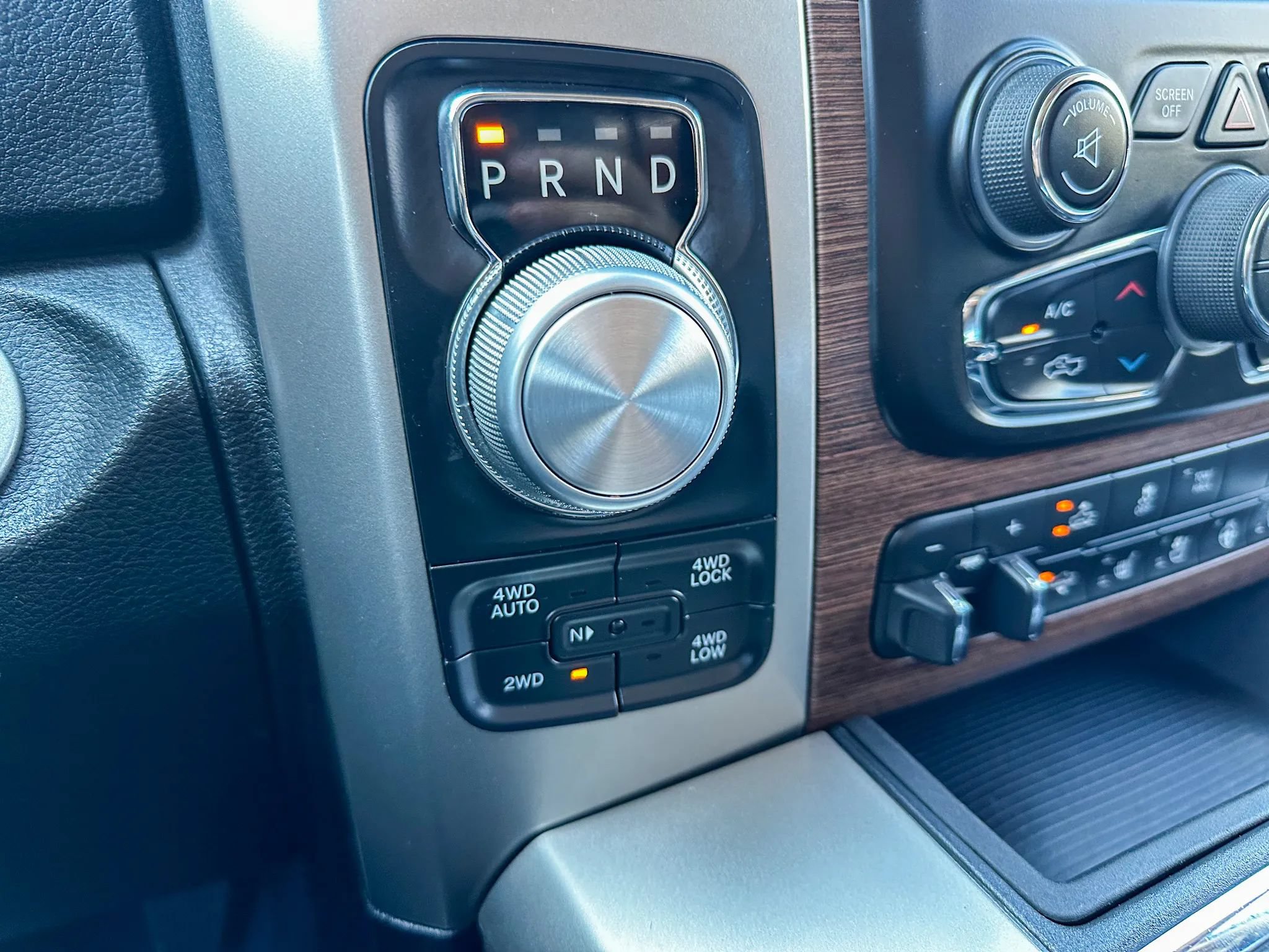 Used 2018 RAM 1500 Laramie w/ Convenience Group AWD/4WD image 21