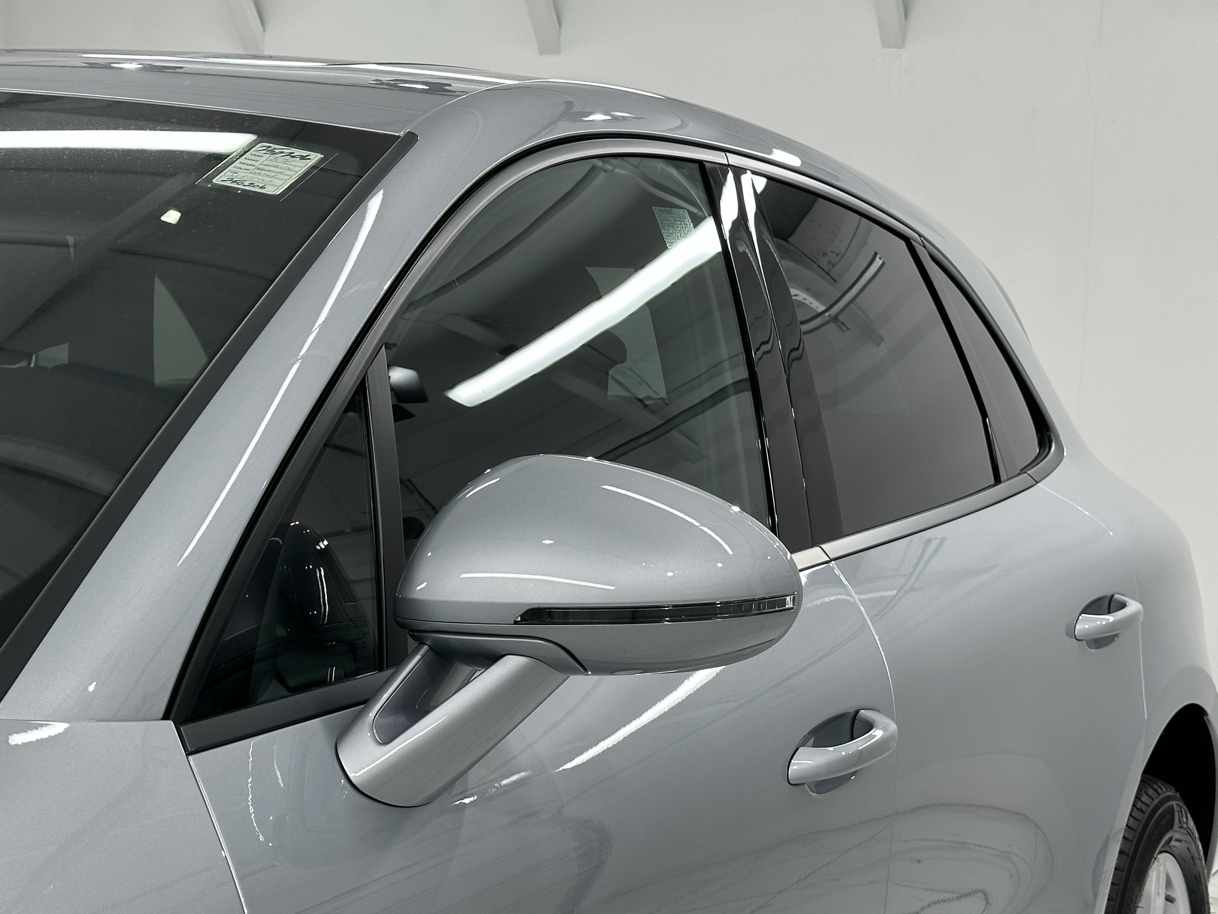 Used 2025 Porsche Macan AWD/4WD image 19