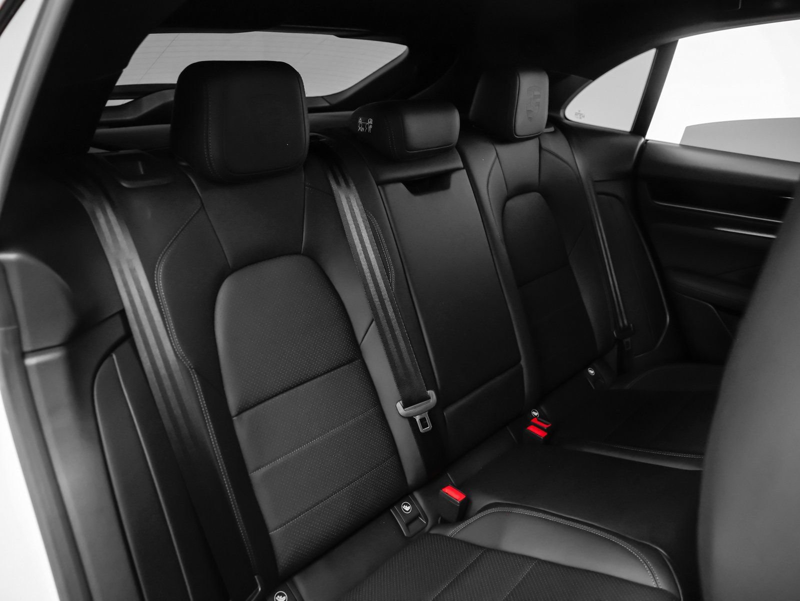Certified 2025 Porsche Macan 4S Electric AWD/4WD image 22