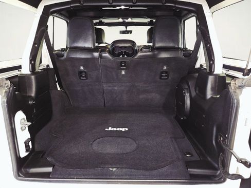 Used 2019 Jeep Wrangler Unlimited Sahara AWD/4WD image 38