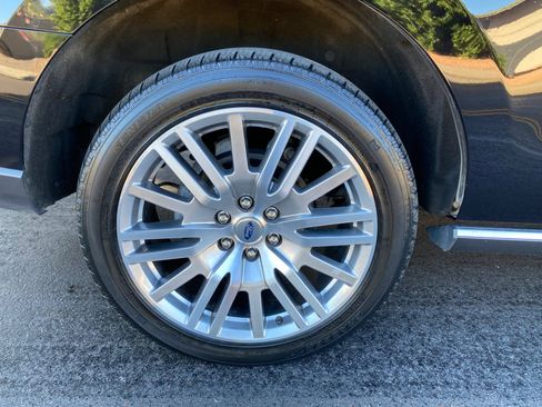 Used 2024 Ford Expedition Limited image 11