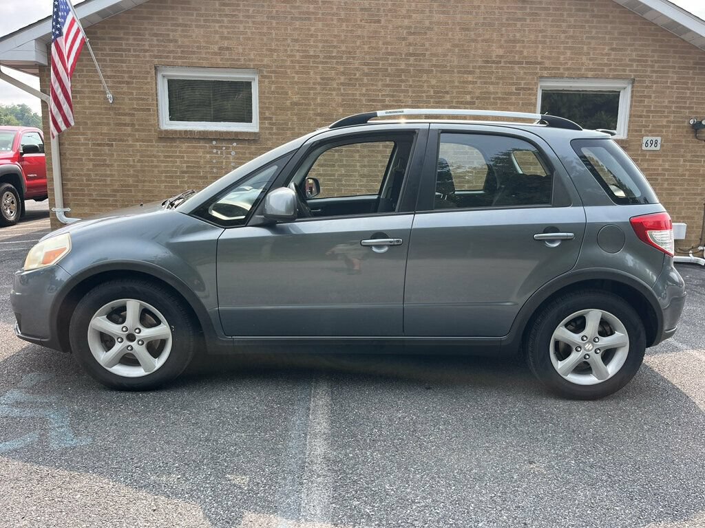 Used 2009 Suzuki SX4 AWD Hatchback w/ Touring Pkg image 6