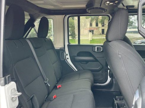 Used 2020 Jeep Wrangler Unlimited Sahara AWD/4WD image 14