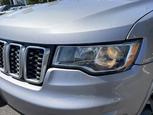 Used 2018 Jeep Grand Cherokee Limited AWD/4WD image 6
