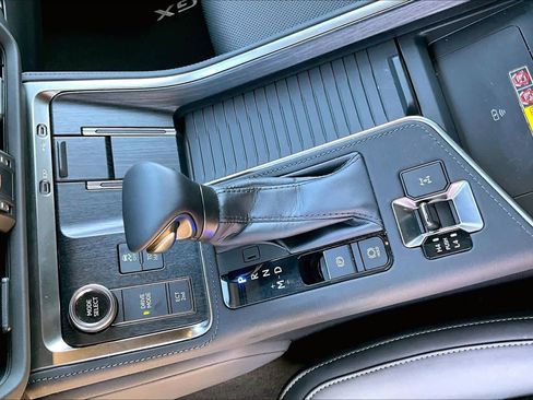 Used 2025 Lexus GX 550 w/ Accessory Package (2T) AWD/4WD image 16