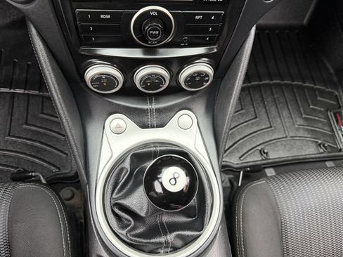 Used 2011 Nissan 370Z Coupe image 24