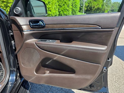 Used 2019 Jeep Grand Cherokee Overland RWD image 37