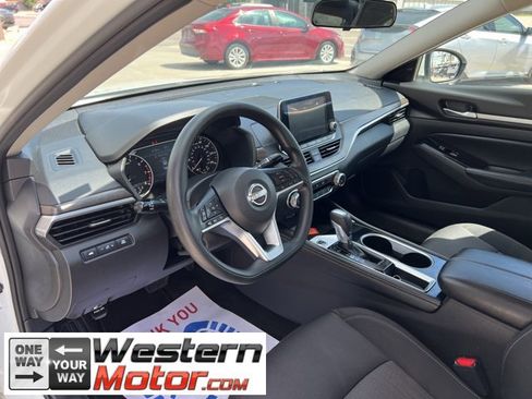 Used 2023 Nissan Altima 2.5 SV image 8