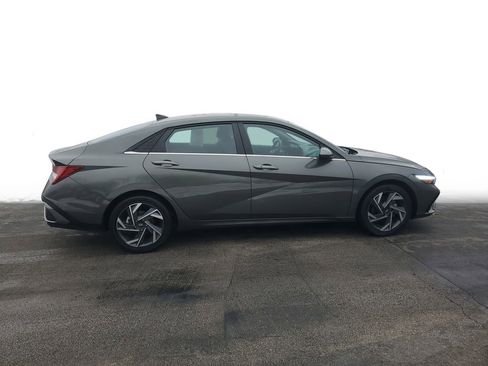 Used 2025 Hyundai Elantra SEL image 7