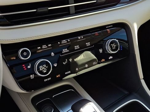 Used 2025 INFINITI QX60 Sensory w/ Vision Package image 16