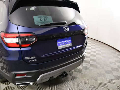 Certified 2025 Honda Pilot Touring image 15