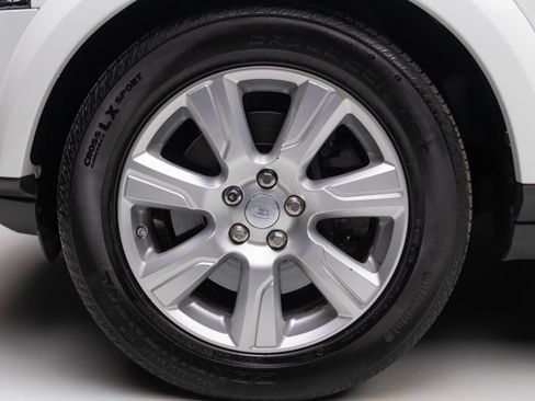 Used 2016 Land Rover LR4 HSE AWD/4WD image 5