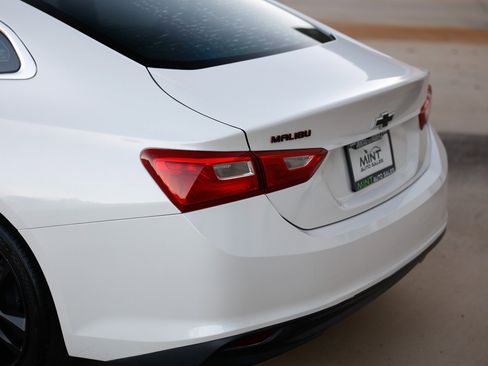 Used 2018 Chevrolet Malibu LT w/ Redline Edition image 35