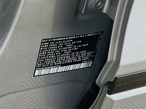 Used 2023 Volkswagen Tiguan SE R-Line image 36
