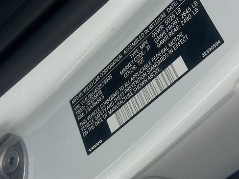 Used 2025 Volvo XC40 B5 Core image 12