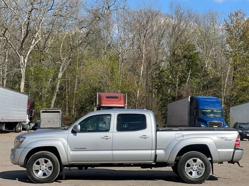 Used 2010 Toyota Tacoma 4x4 Double Cab V6 image 3