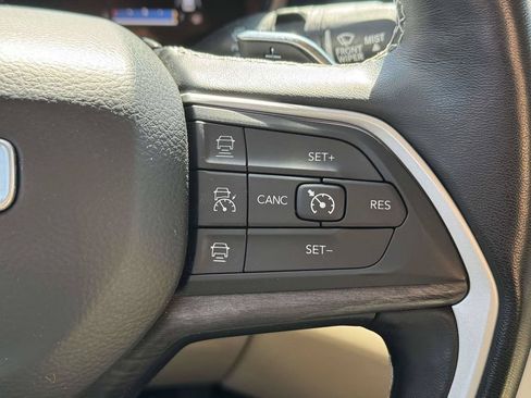 Used 2022 Jeep Grand Cherokee L Limited AWD/4WD image 23