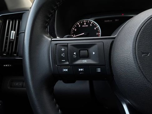 Used 2025 Nissan Pathfinder SV FWD image 35