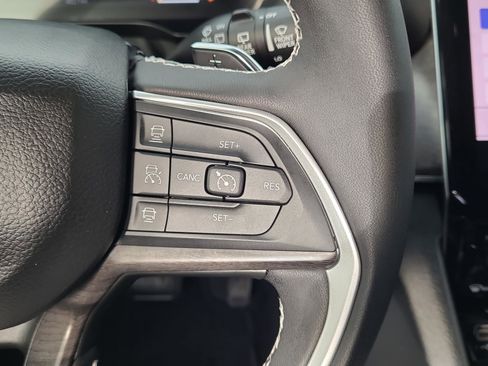 Used 2025 Jeep Grand Cherokee L Limited w/ Luxury Tech Group II image 13