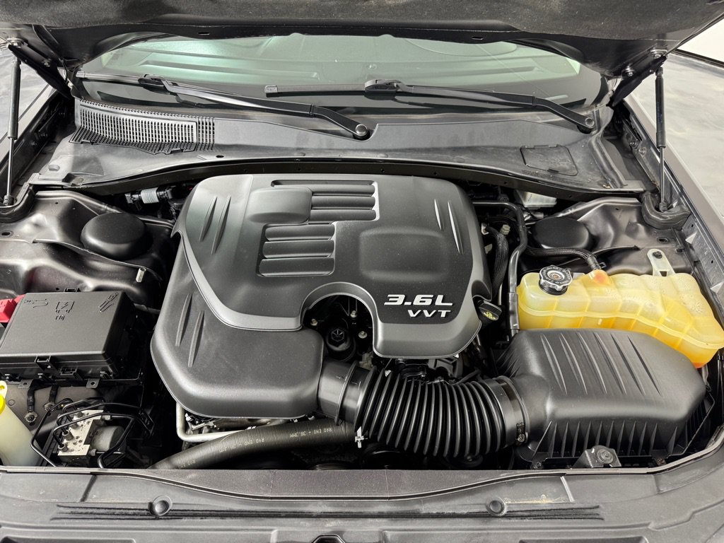 Used 2019 Chrysler 300 Limited AWD/4WD image 22