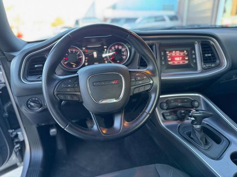 Used 2016 Dodge Challenger SXT image 17