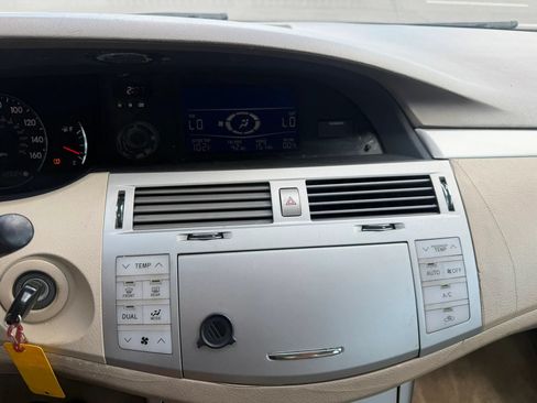 Used 2010 Toyota Avalon XL FWD image 20