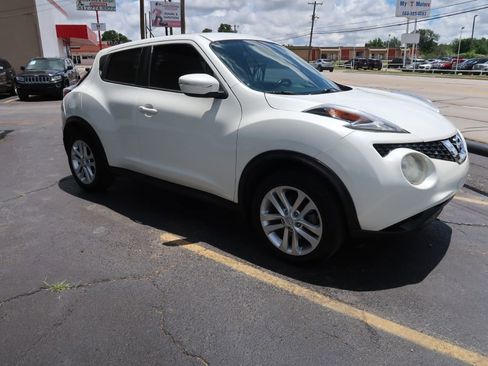 Used 2016 Nissan Juke SV FWD image 2