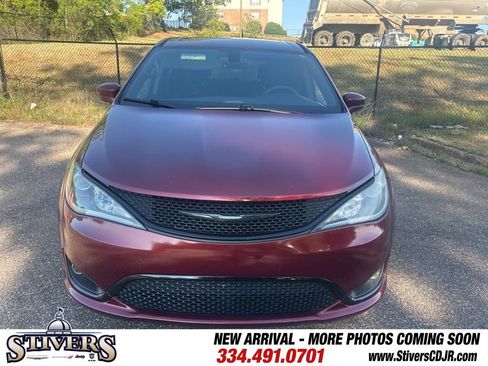 Used 2019 Chrysler Pacifica Touring Plus w/ S Appearance Package image 2