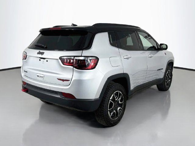 Used 2025 Jeep Compass Trailhawk AWD/4WD image 7