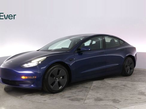 Used 2023 Tesla Model 3 Standard Range image 2