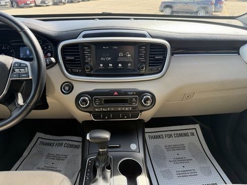 Used 2020 Kia Sorento S image 21