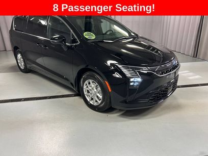 New 2027 Chrysler Pacifica Select w/ Family Tech Group