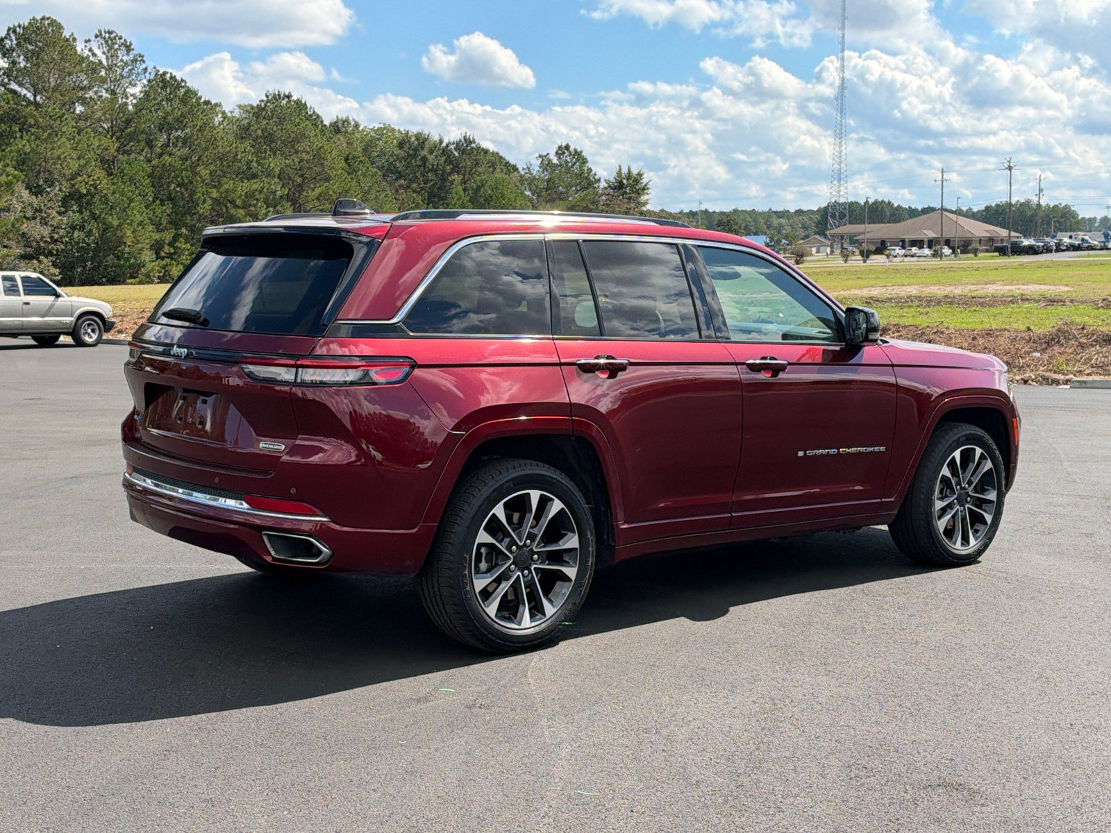 Used 2022 Jeep Grand Cherokee Overland AWD/4WD image 5