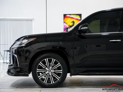 Used 2021 Lexus LX 570 4WD w/ Luxury Package image 14