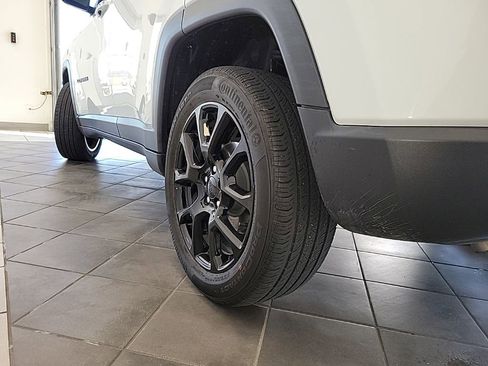 Used 2024 Jeep Compass Latitude w/ Sun and Sound Group image 18