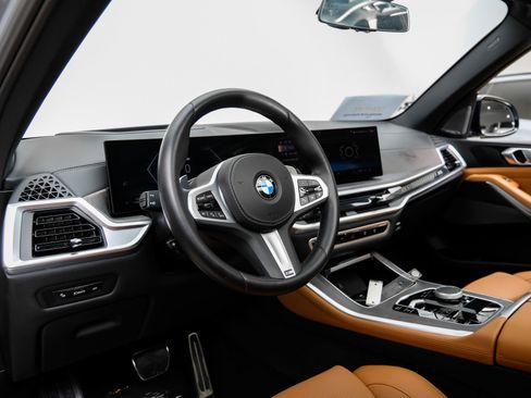 Used 2024 BMW X5 sDrive40i w/ M Sport Package RWD image 3