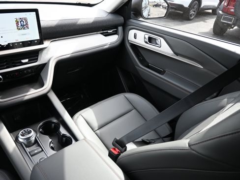 New 2026 Ford Explorer Active w/ Active Comfort Package RWD image 30