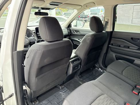 Used 2024 Nissan Pathfinder SV AWD/4WD image 14