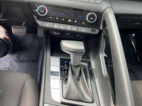 Used 2025 Hyundai Elantra SEL FWD image 19